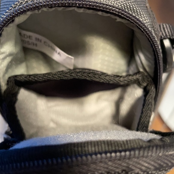 Case Logic travel bag with straps - Picture 4 of 6